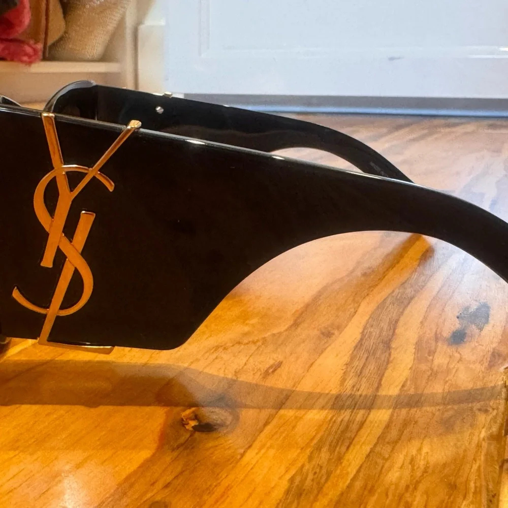 Saint Laurent Black Square Oversized Sunglasses with Gold YSL Logo - Picture 4 of 4